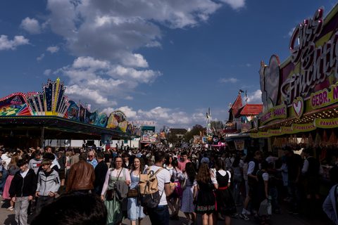 Spielbuden & Schießbuden at Frühlingsfest · Munich, April 2026